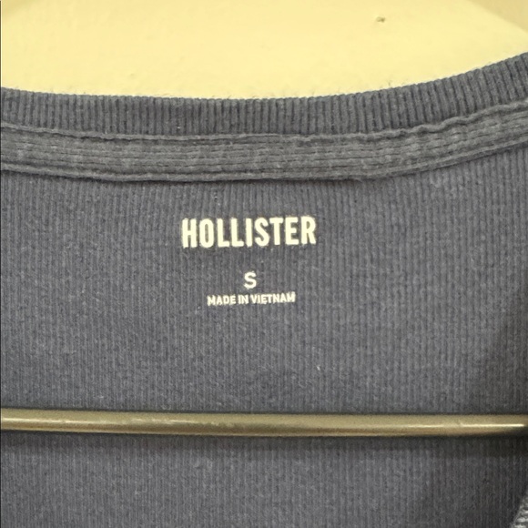 Y2K style Hollister Women's navy Blue Short Sleeve button Top - Picture 4 of 4